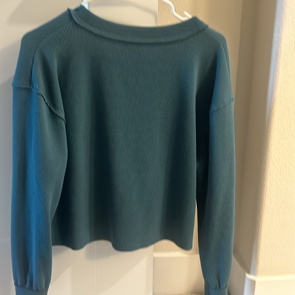 Gilly Hicks Waffle V-Neck Top Green - Picture 2 of 3